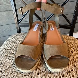 Steve Madden Elody green suede wedge sandals 9.5